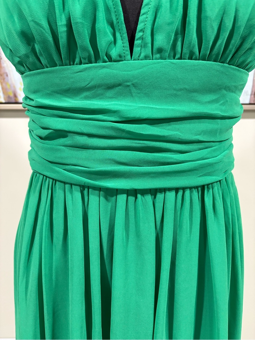 Elegant Emerald Green V-Neck Long Chiffon Maxi Dress - Picture 10 of 13